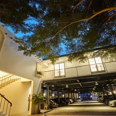 Talay Hotel&Villa Petchaburi Esterno foto