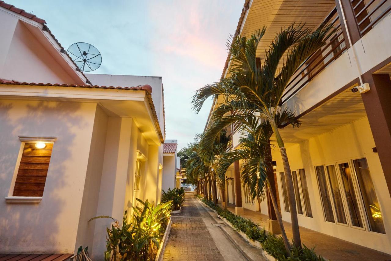 Talay Hotel&Villa Petchaburi Esterno foto