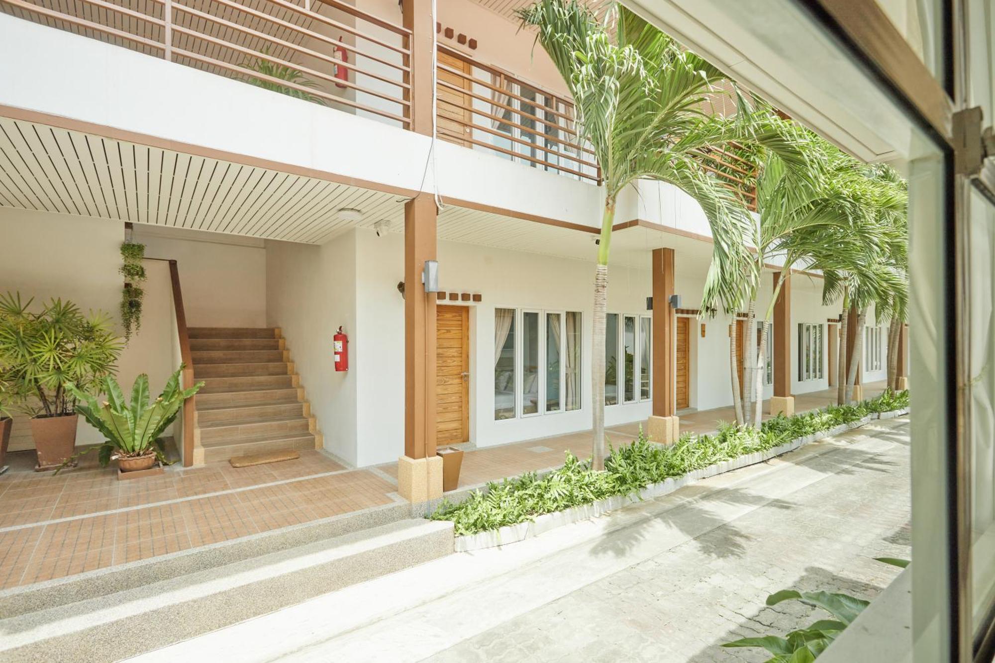 Talay Hotel&Villa Petchaburi Esterno foto