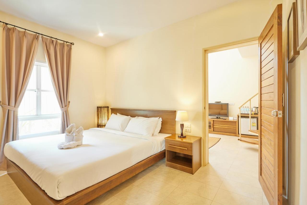 Talay Hotel&Villa Petchaburi Esterno foto