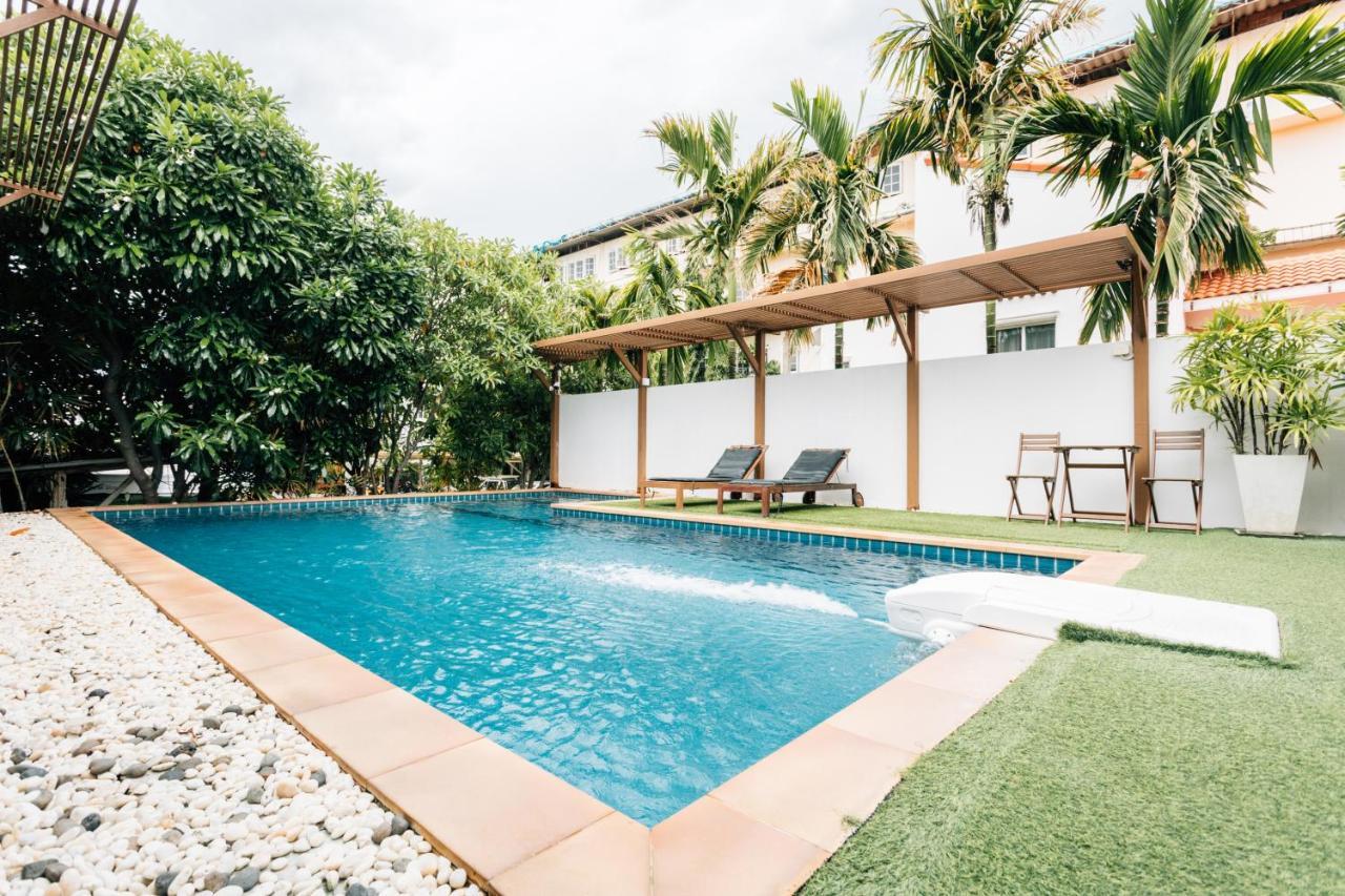 Talay Hotel&Villa Petchaburi Esterno foto