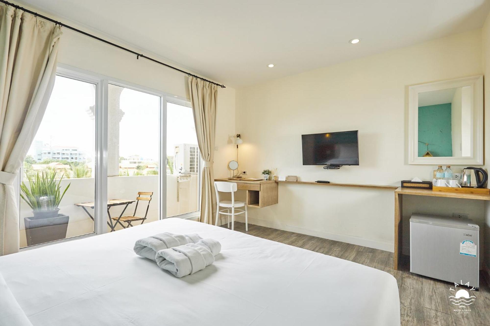 Talay Hotel&Villa Petchaburi Esterno foto
