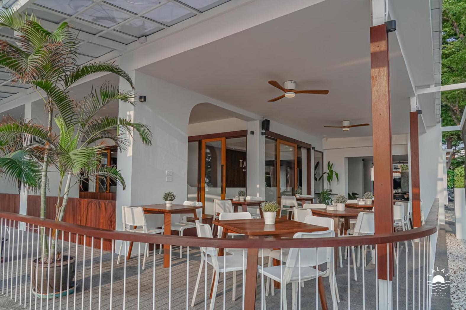 Talay Hotel&Villa Petchaburi Esterno foto