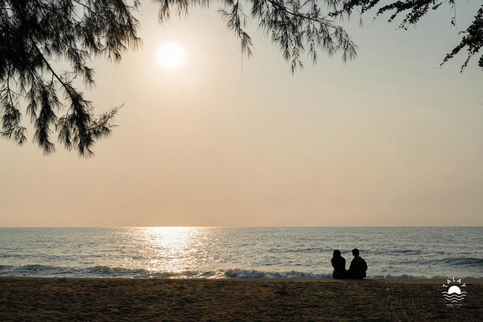 Talay Hotel&Villa Petchaburi Esterno foto