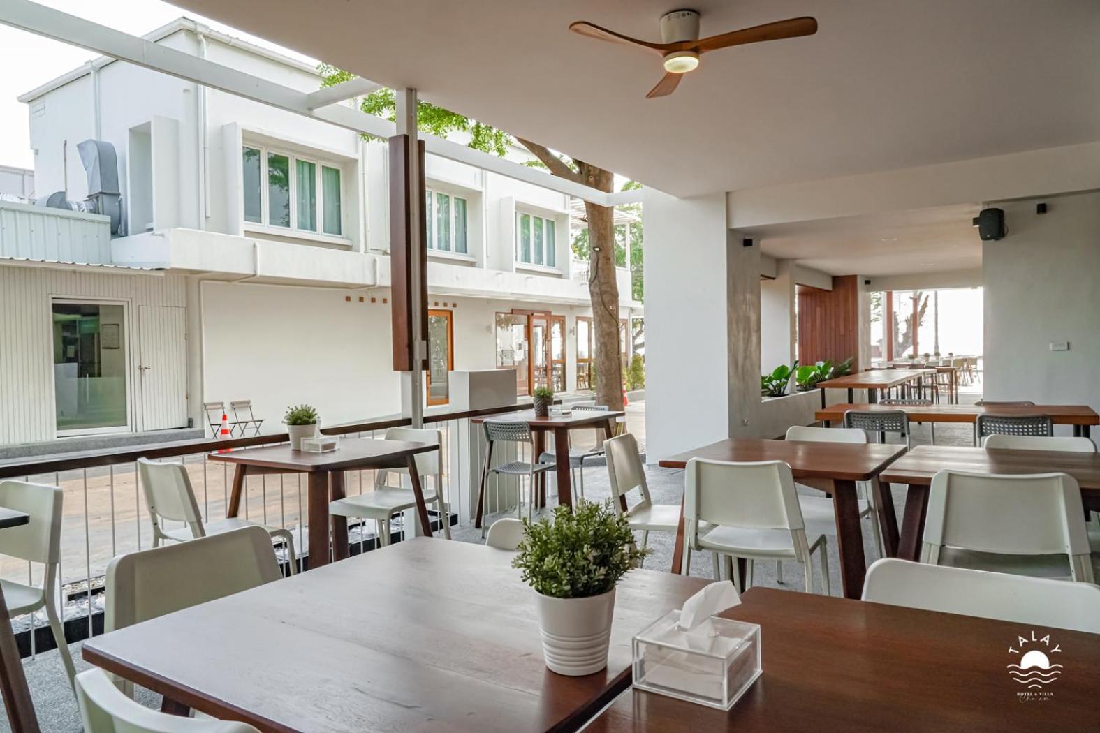 Talay Hotel&Villa Petchaburi Esterno foto