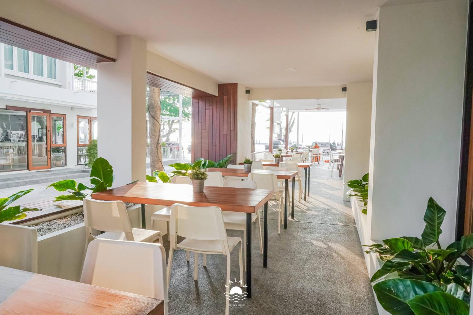 Talay Hotel&Villa Petchaburi Esterno foto