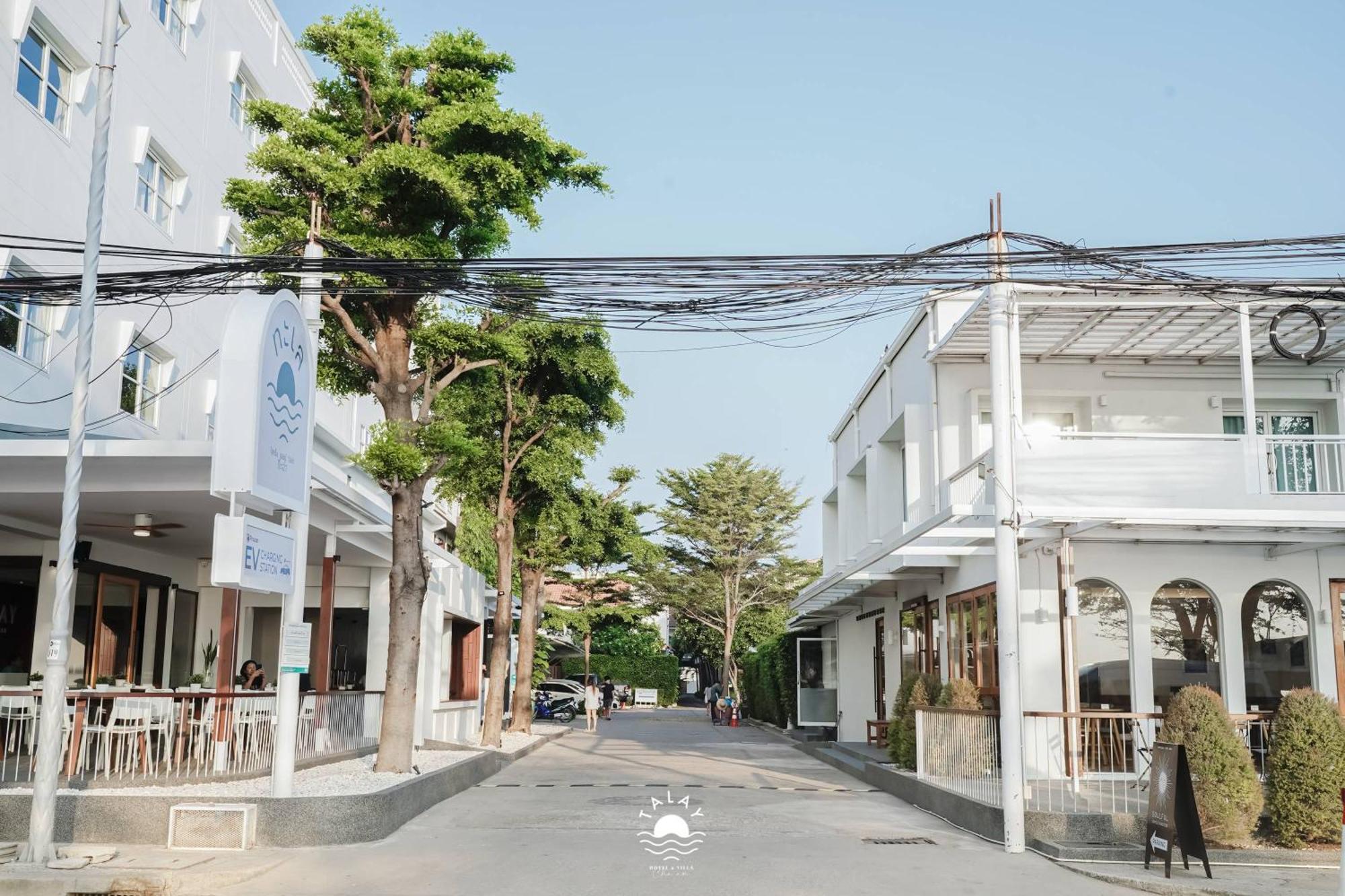 Talay Hotel&Villa Petchaburi Esterno foto